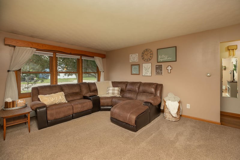 401 2nd St NE, Hayfield, MN 55940
