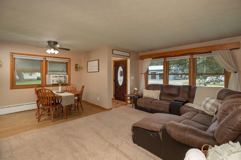 401 2nd St NE, Hayfield, MN 55940