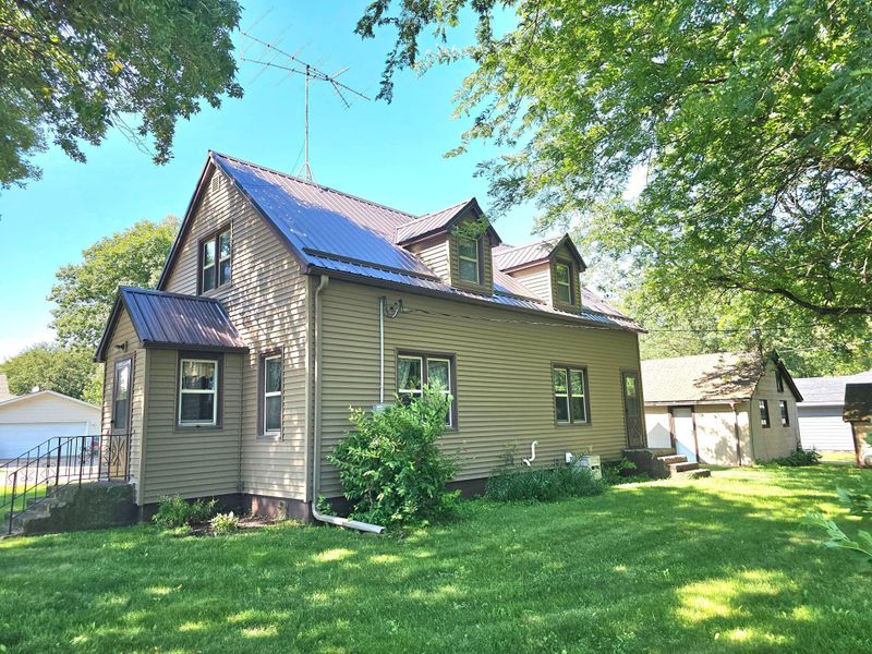 140 Front St, Glencoe, MN 55336