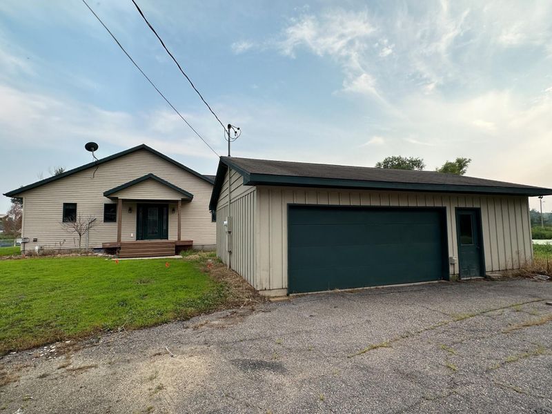 921 Lillian St, Waterville, MN 56096