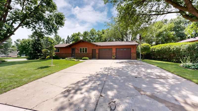 2309 3rd Ave SE, Willmar, MN 56201