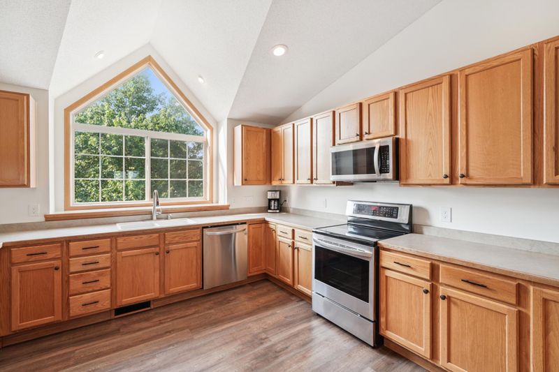 909 Heritage Trl, Jordan, MN 55352