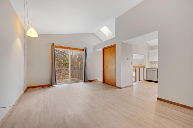 885 70th Ave N, Brooklyn Center, MN 55430