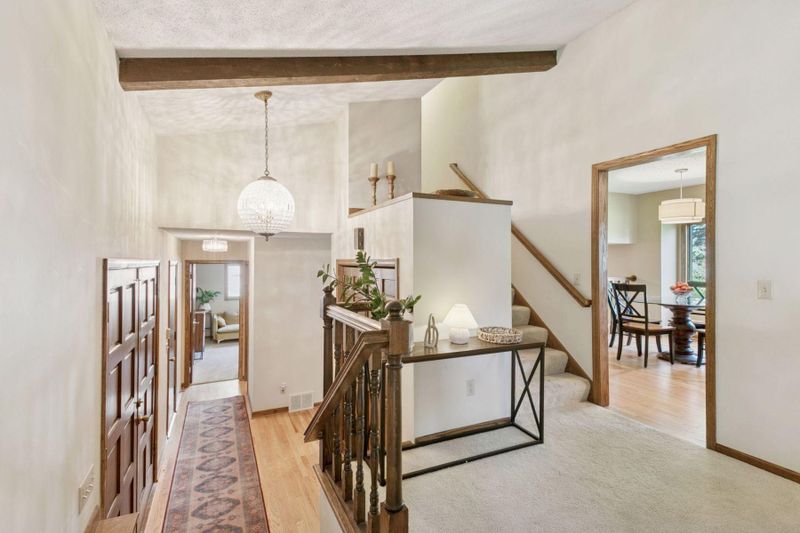 8208 Kentucky Cir, Bloomington, MN 55438