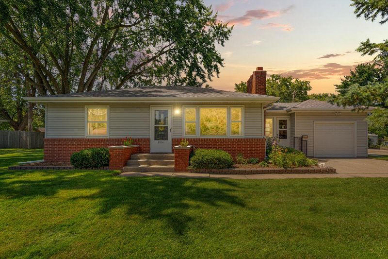 8814 1st Ave S, Bloomington, MN 55420