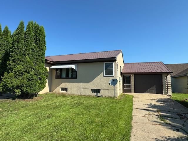 808 Irving Ave SW, Wadena, MN 56482
