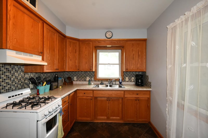 345 E 5th St, Zumbrota, MN 55992
