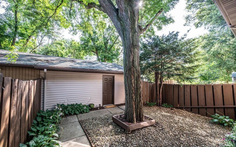 101 River Woods Ln, Burnsville, MN 55337