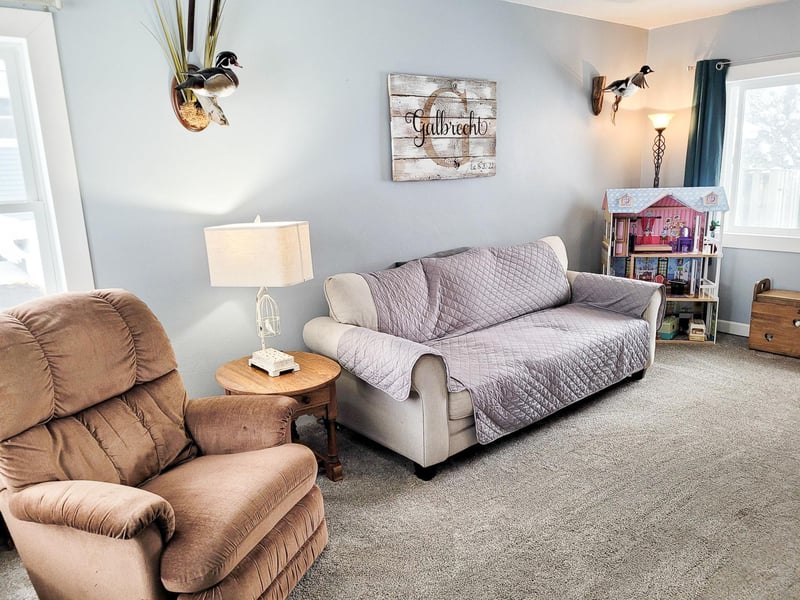 207 W Main St, Vergas, MN 56587