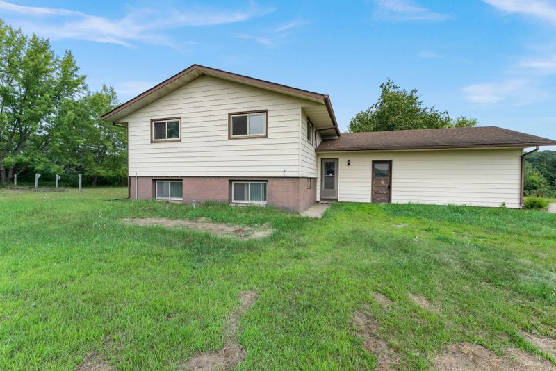 32360 Roanoke St NW, Cambridge, MN 55008