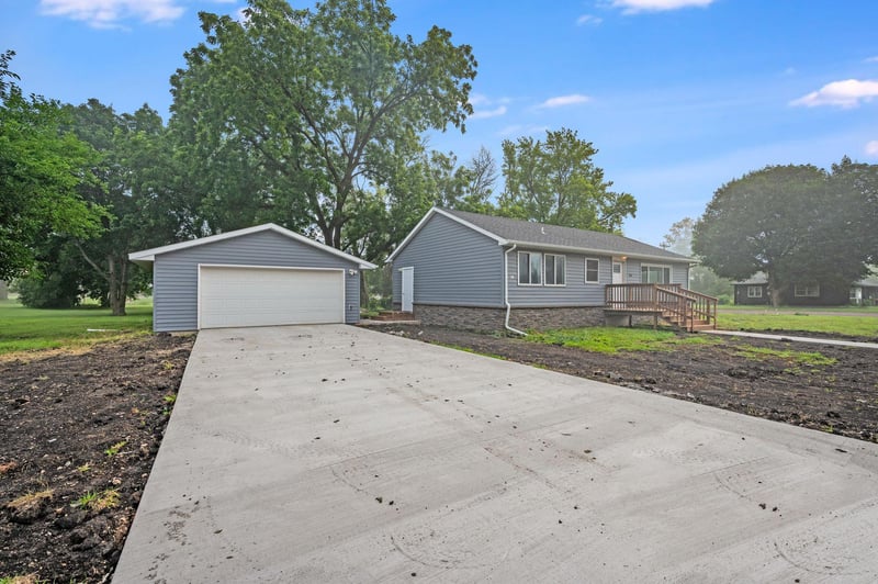 408 Kenzie St, Sherburn, MN 56171