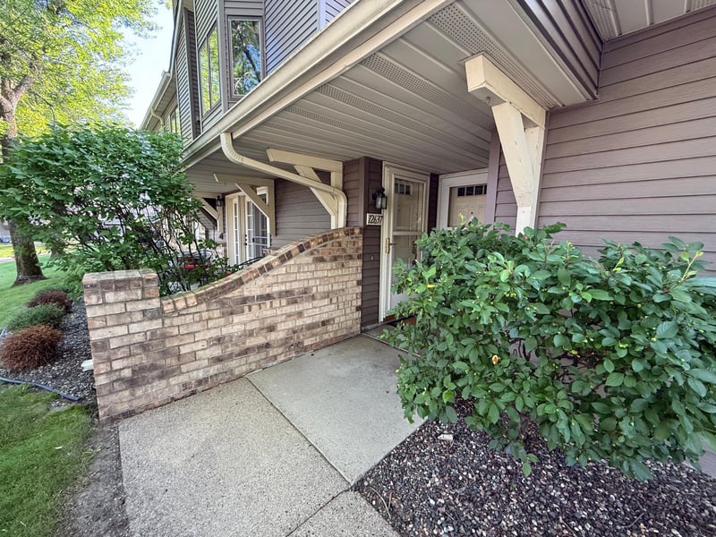 12637 Sherwood Pl, Hopkins, MN 55305