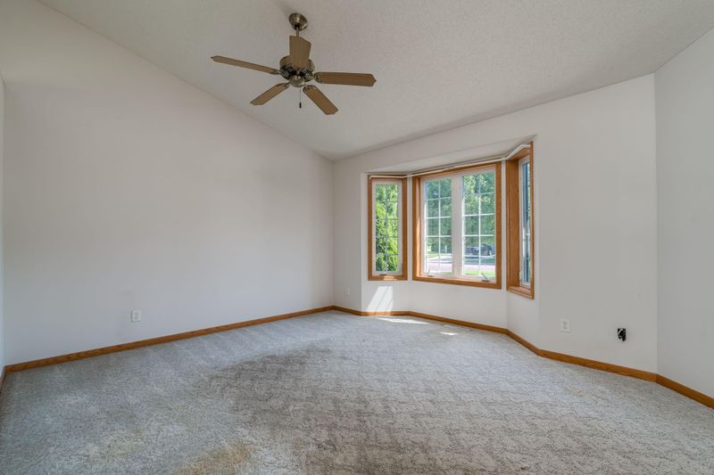 640 Grayhawk Dr, Mankato, MN 56001