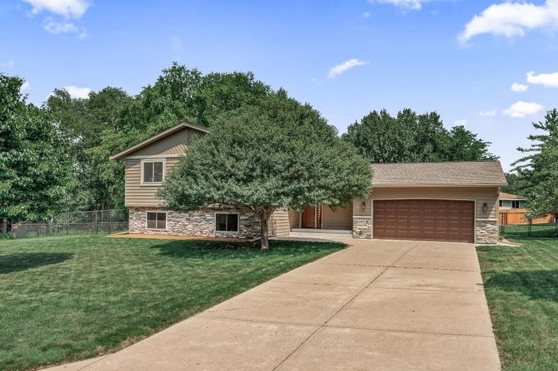 6601 Barberry Ln, Eden Prairie, MN 55346