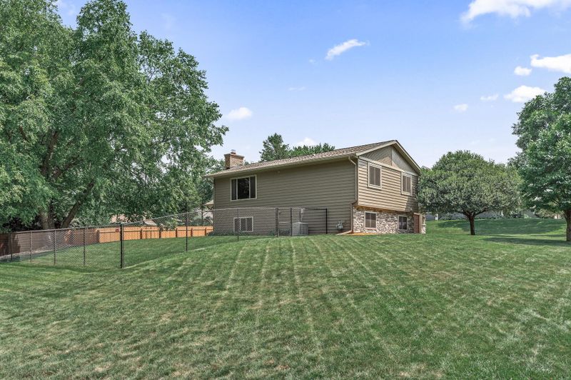 6601 Barberry Ln, Eden Prairie, MN 55346