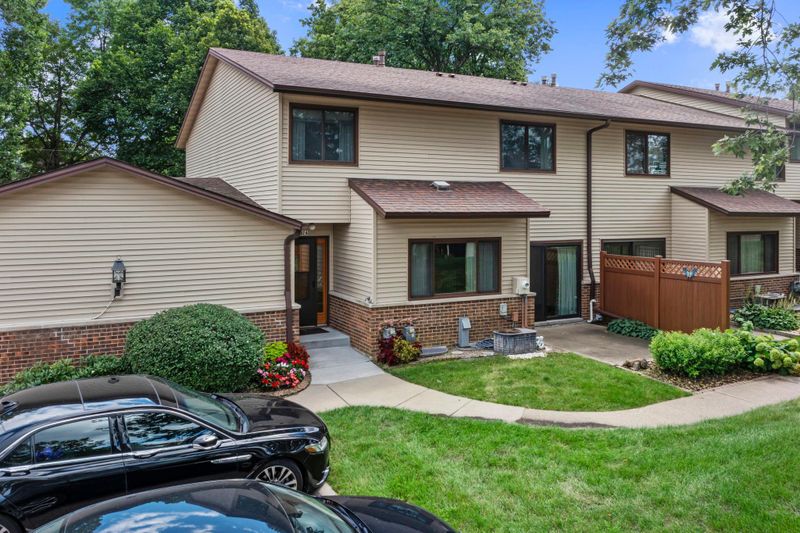 4074 Foss Rd, Saint Anthony, MN 55421