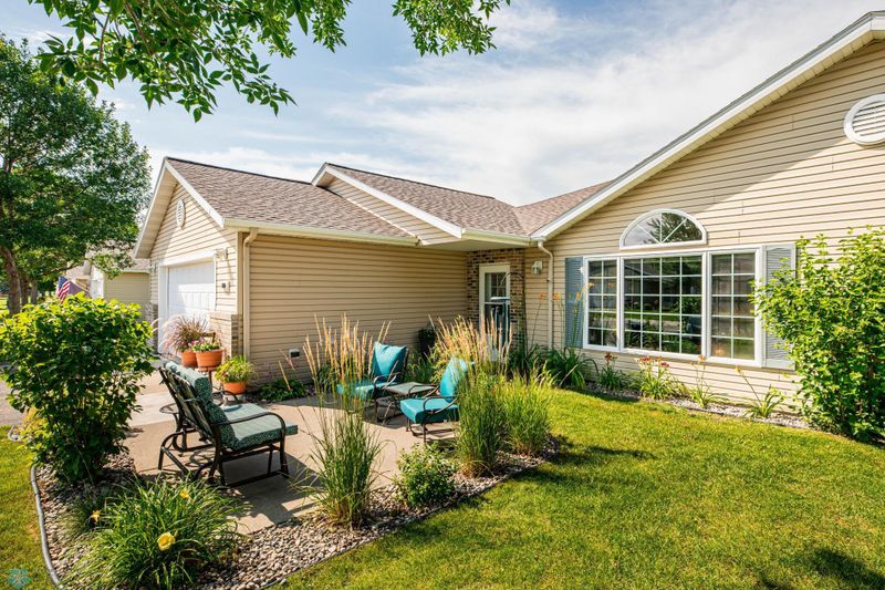352 30th St N, Moorhead, MN 56560