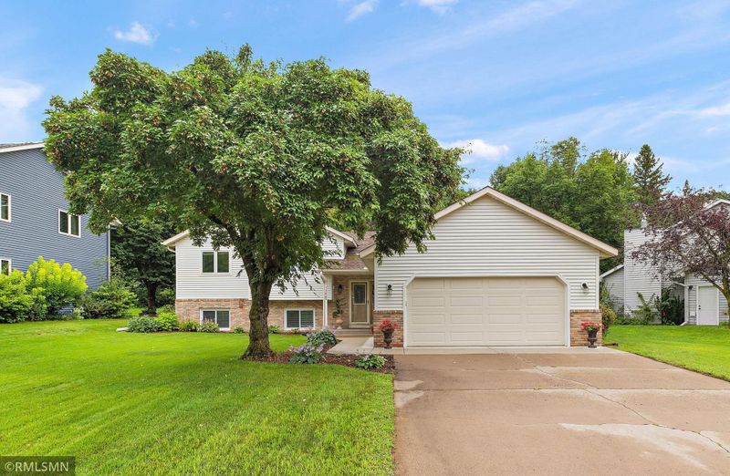 1388 Dorland Rd S, Maplewood, MN 55119