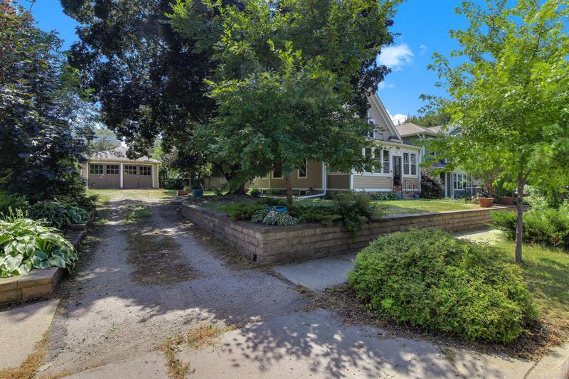 374 Sturgis St, Saint Paul, MN 55102