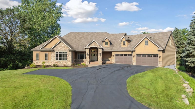 15506 Loop Rd S, Burnsville, MN 55306