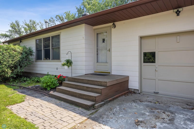 121 2nd St S, Sabin, MN 56580