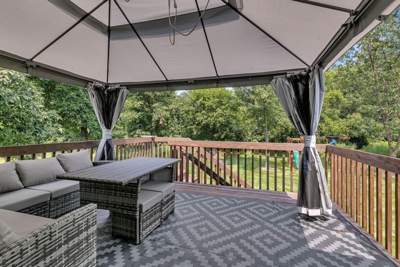 631 Iris Ln E, Saint Joseph, MN 56374