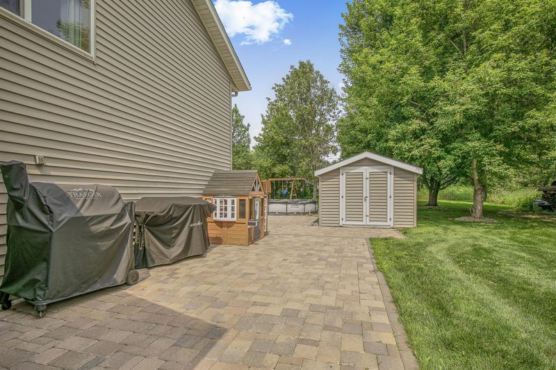 631 Iris Ln E, Saint Joseph, MN 56374
