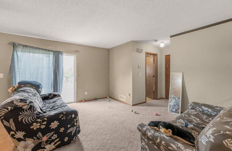 11024 Swallow St NW, Coon Rapids, MN 55433