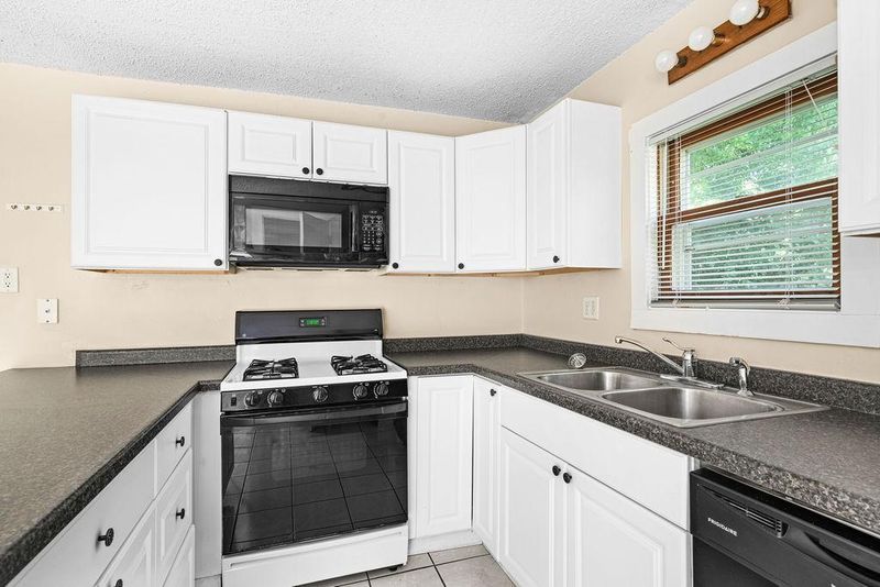 608 E 10th St, Duluth, MN 55805