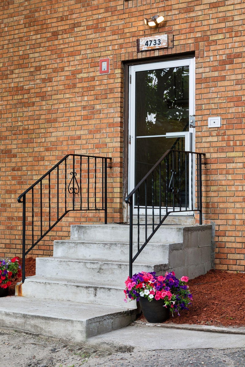 4733 University Ave NE, Columbia Heights, MN 55421