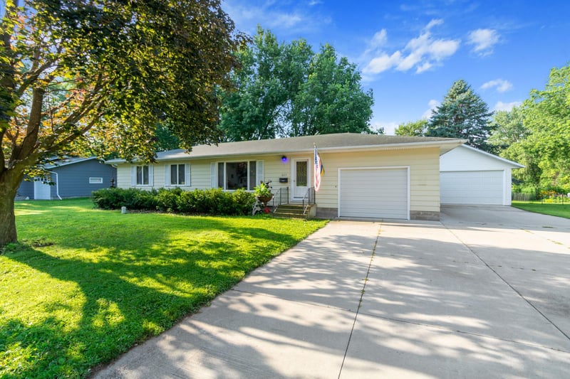 603 N 4th St, Bricelyn, MN 56014