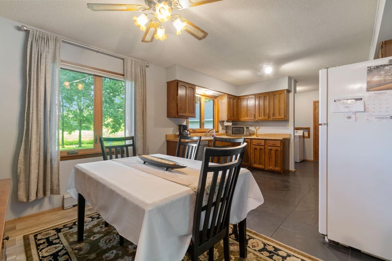 603 N 4th St, Bricelyn, MN 56014