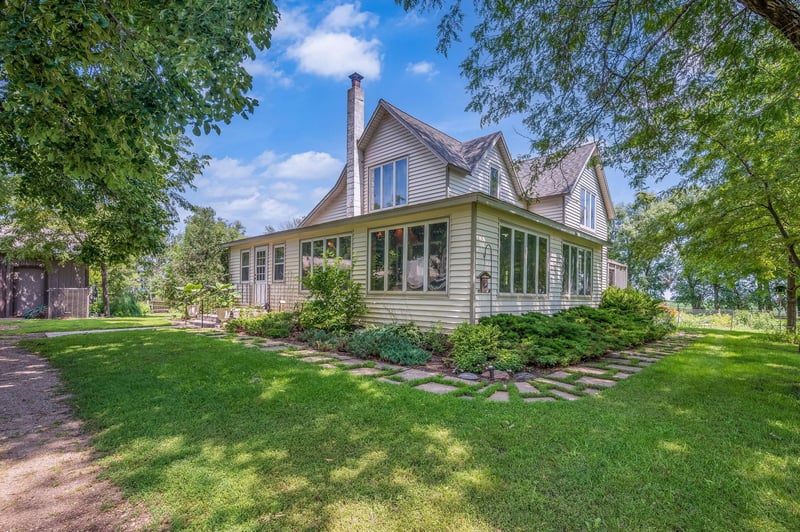45037 180th St, Sleepy Eye, MN 56085