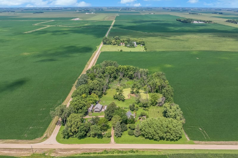 45037 180th St, Sleepy Eye, MN 56085