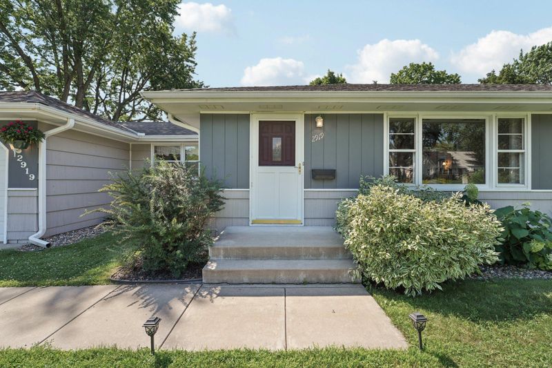 2919 W 87th St, Bloomington, MN 55431