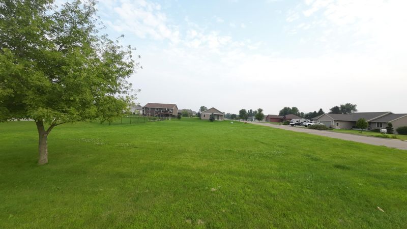 2594 Stony Creek Dr, Owatonna, MN 55060