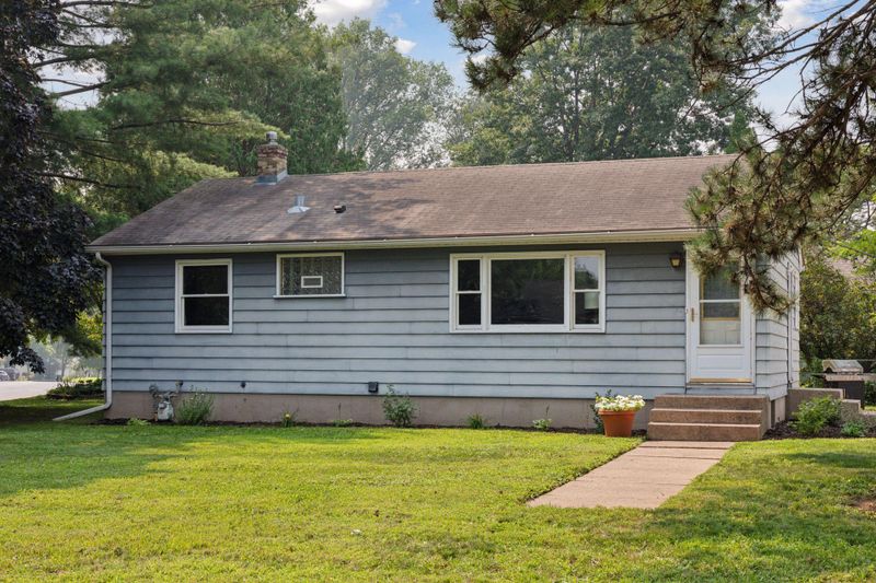 2047 Chambers St, Maplewood, MN 55109