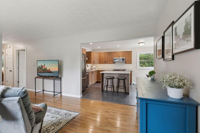 2047 Chambers St, Maplewood, MN 55109