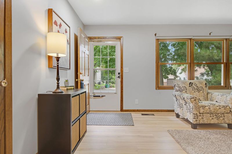 653 12th Ave NW, New Brighton, MN 55112