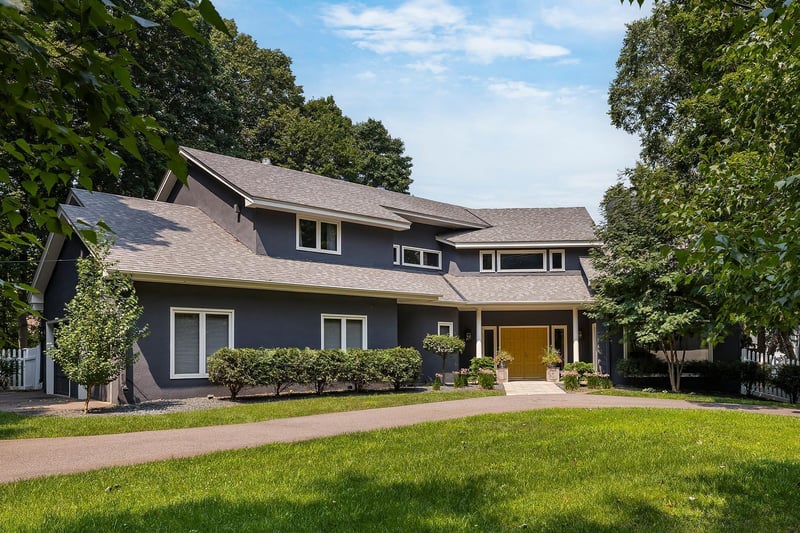 20790 Linwood Rd, Deephaven, MN 55331