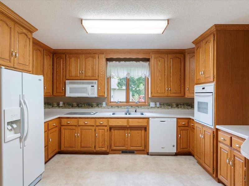 1106 Joy Ln, Little Falls, MN 56345