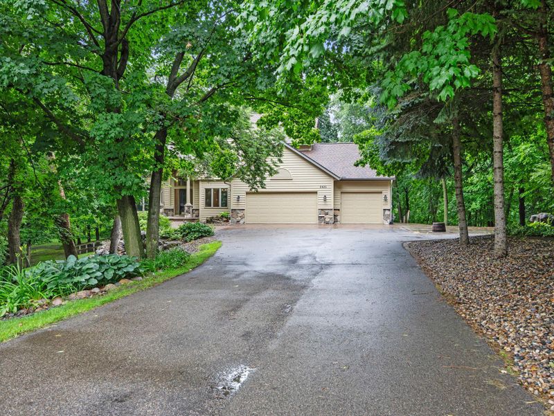 2425 Peace Cir, Shakopee, MN 55379