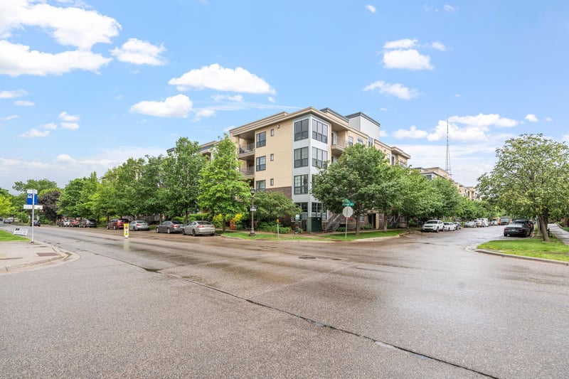 2565 Franklin Ave #211, Saint Paul, MN 55114