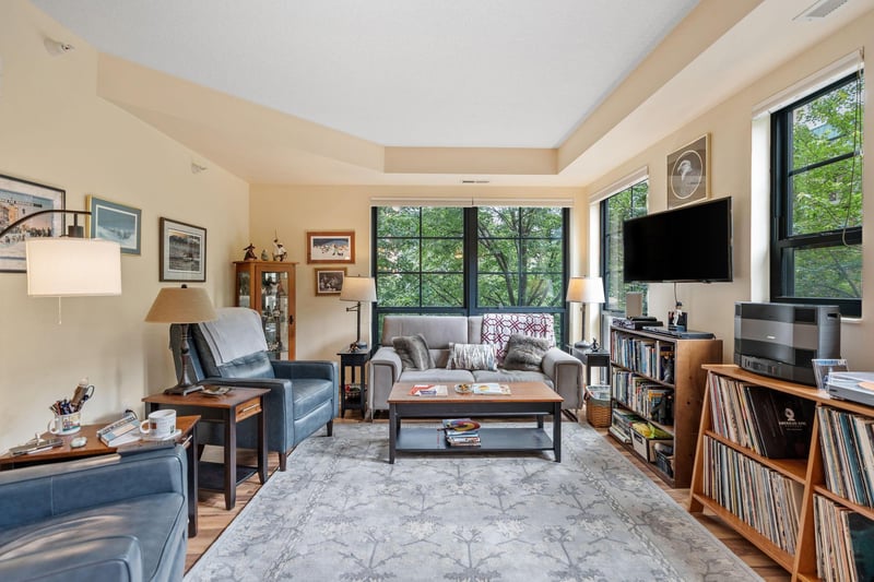 2565 Franklin Ave #211, Saint Paul, MN 55114