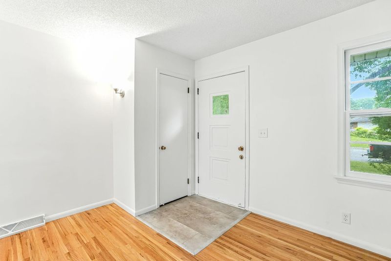 36 W 104th St, Bloomington, MN 55420