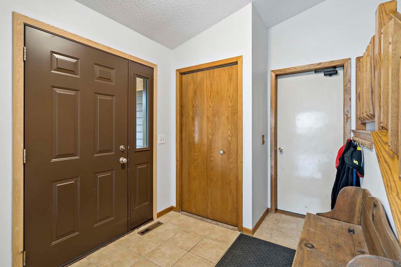 699 Liberty Heights Dr, Chaska, MN 55318