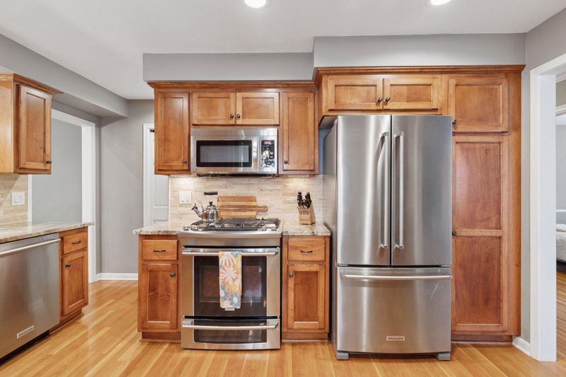 4516 Vandervork Ave, Edina, MN 55436