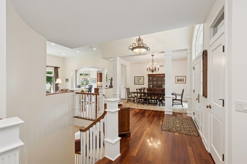 8967 Mariabo Cir, Bloomington, MN 55438