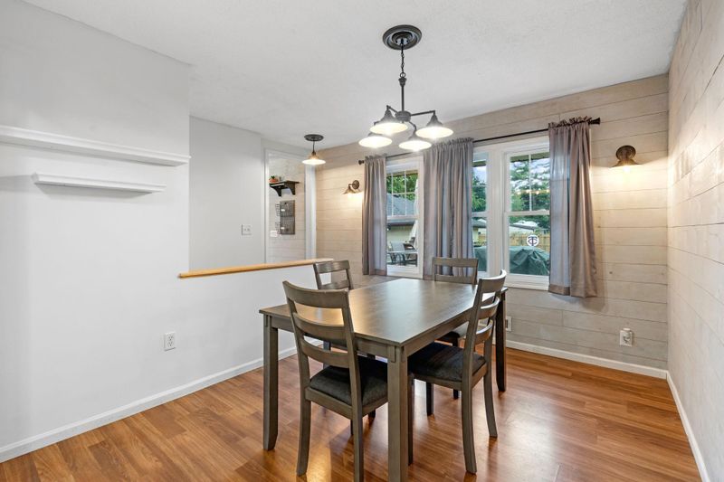 1496 Laurie Rd E, Maplewood, MN 55109