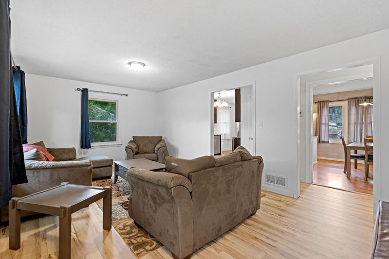 1496 Laurie Rd E, Maplewood, MN 55109